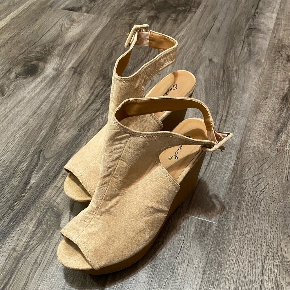 Qupid wedge sandals